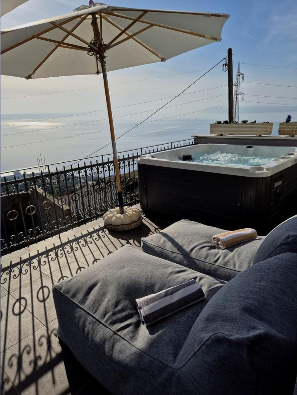 Holliday Home Alida With Jacuzzi 포드고라 외부 사진
