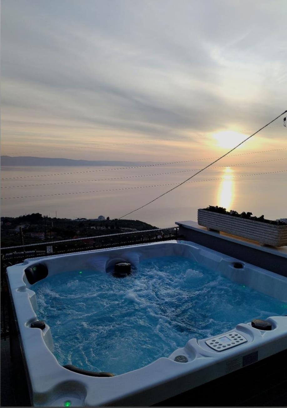 Holliday Home Alida With Jacuzzi 포드고라 외부 사진